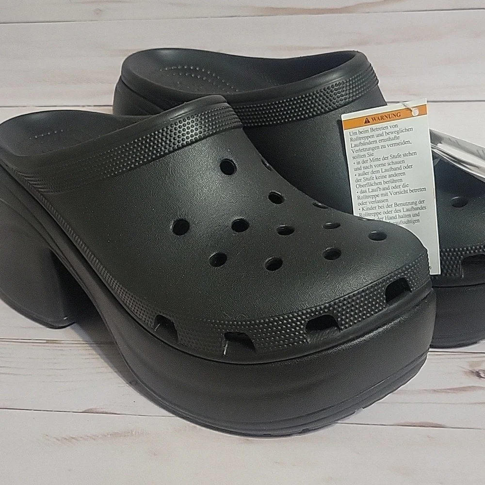 Platform Crocs Size 12 (W) and 10 (M) - Picture 5 of 5